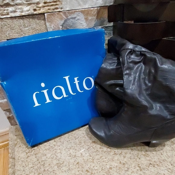 Boots - Picture 5 of 5